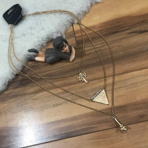 š NEW Gold Tone Layered Necklace Eiffel Tower